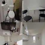 Cochet, Aproape De Centru