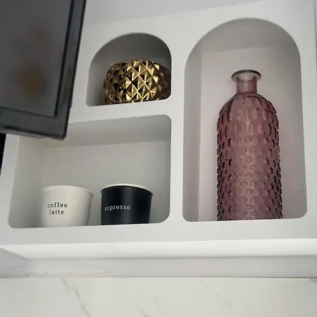 Cochet, Aproape De Centru *