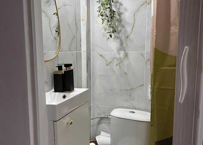 Cochet, Aproape De Centru